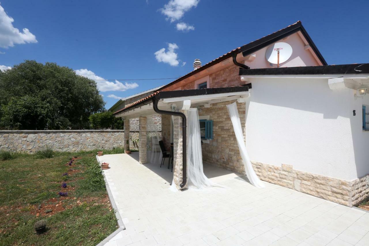 Kuce Za Odmor Brkic Apartment Lozovac Luaran gambar
