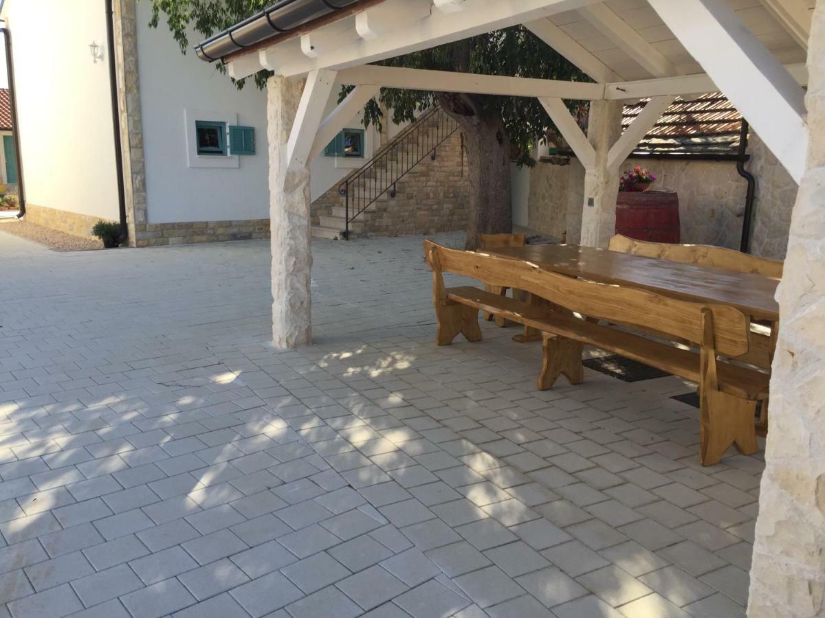 Kuce Za Odmor Brkic Apartment Lozovac Luaran gambar