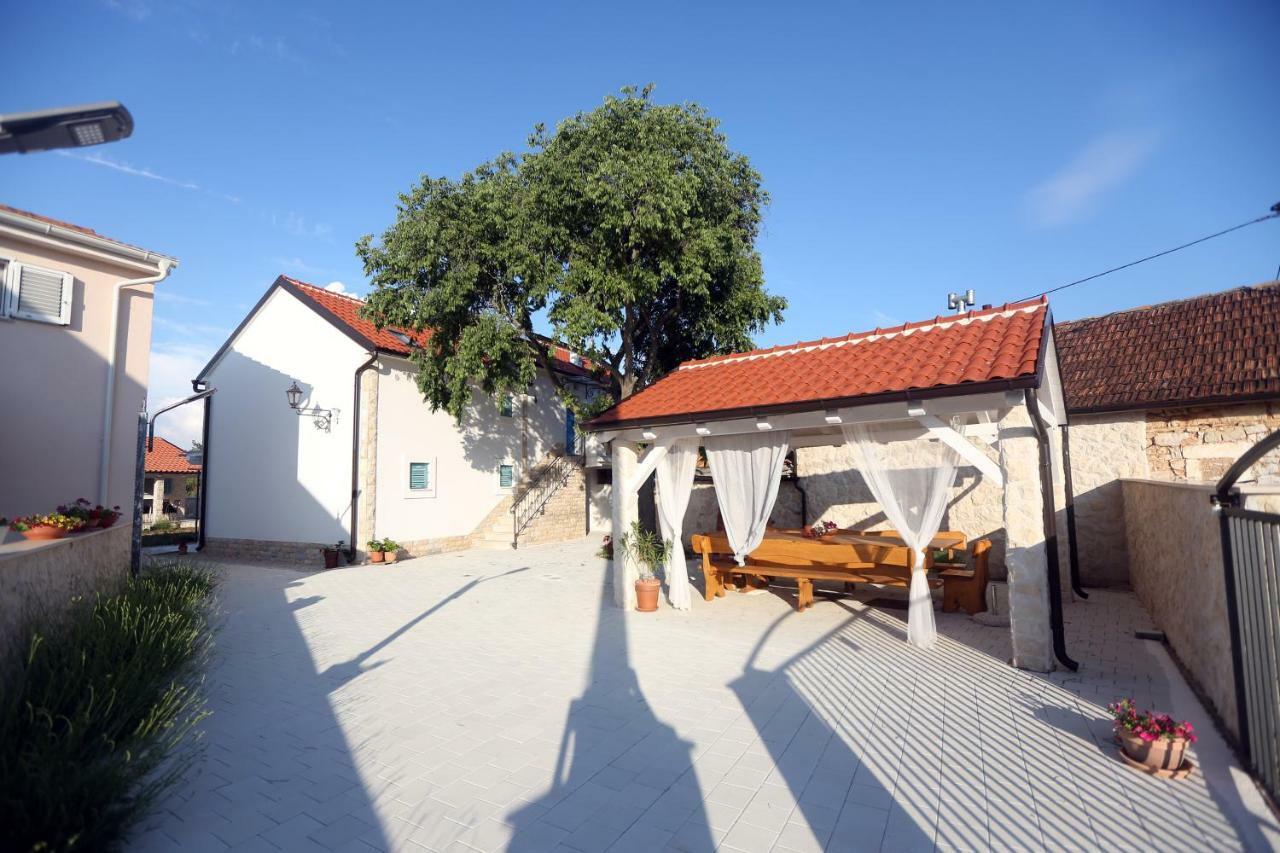 Kuce Za Odmor Brkic Apartment Lozovac Luaran gambar
