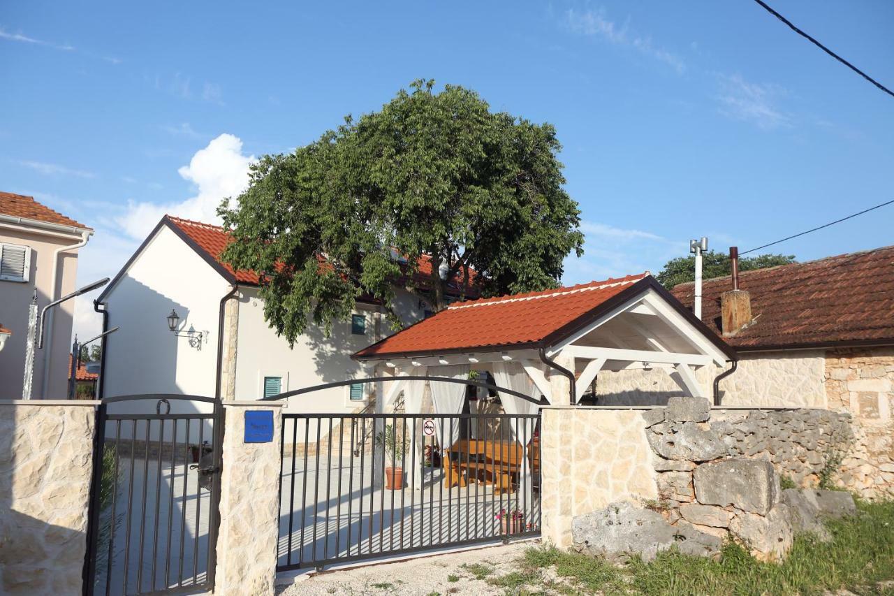 Kuce Za Odmor Brkic Apartment Lozovac Luaran gambar